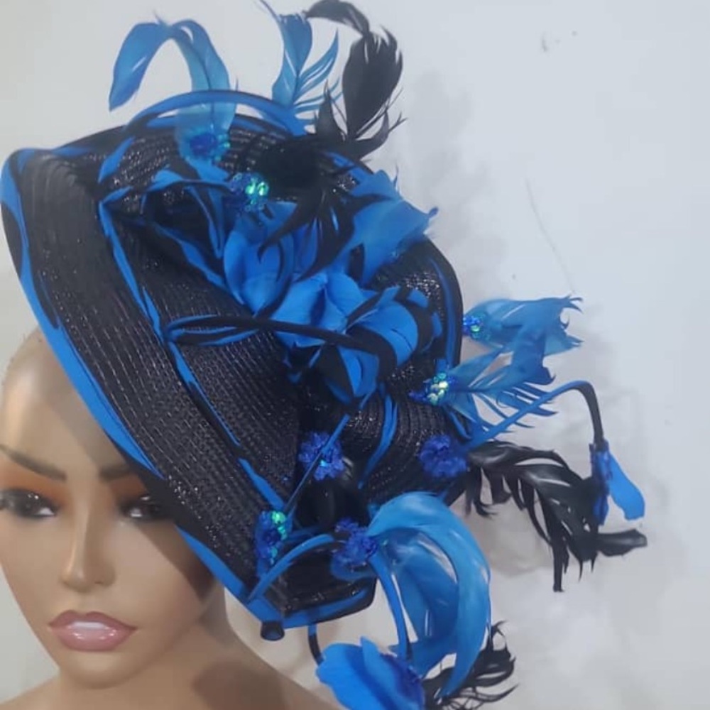 Elegant Black and Blue Fascinator Hat

FAS2 0226